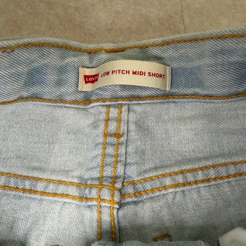 Levis Girls Light Wash Distressed Low‎ Pitch Midi Denim Shorts Size 7 Reg Pink